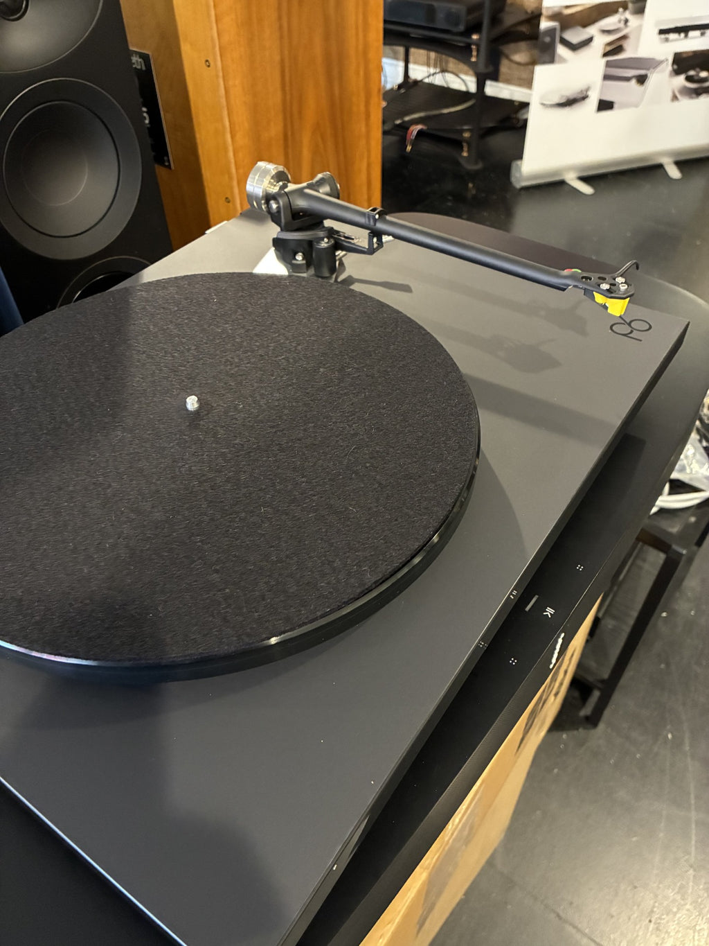 Pre Loved Planar 6 turntable with Exact cartridge