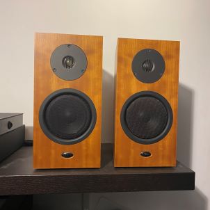 Pre Loved Linn Katan bookshelf speakers