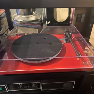 Rega planar 3 red