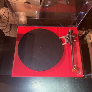 Rega planar 3 red