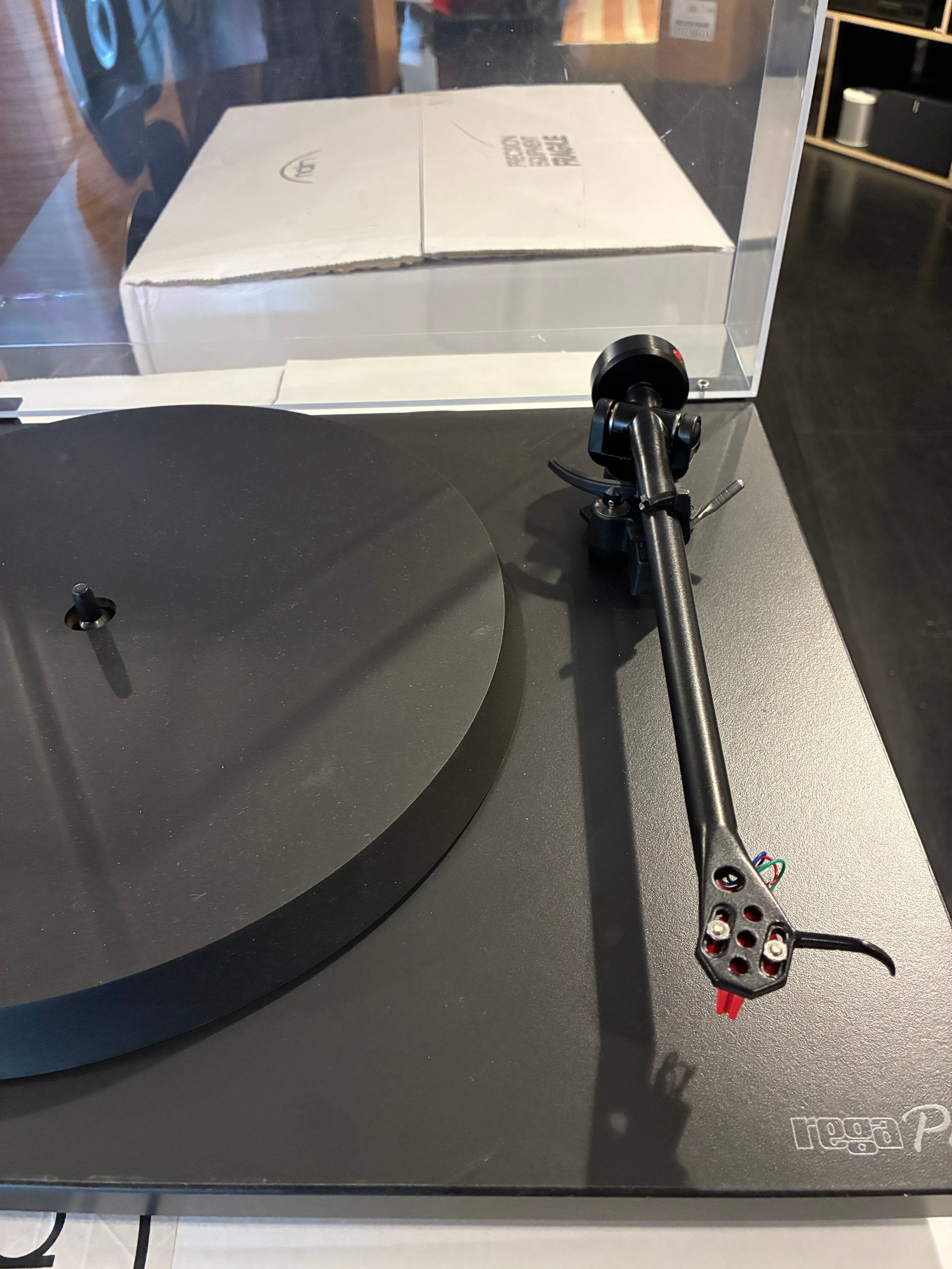 Pre-loved early Rega Planar 2 inc Bias or Carbon cartridge